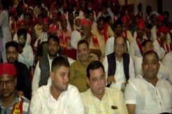 Samajwadi Party Lok Sabha Win: क्या है सपा का मुंबई मिशन ? Uttar Pradesh की जीत का जश्न मुंबई में!