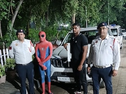 दिल्ली में Scorpio के बोनट पर दिखा 'स्पाइडरमैन', पुलिस ने दबोचा, ठोक डाला हजारों का जुर्माना दिल्ली में Scorpio के बोनट पर दिखा 'स्पाइडरमैन', पुलिस ने दबोचा, ठोक डाला हजारों का जुर्माना