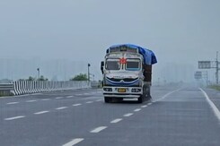 रात में इस एक्सप्रेसवे पर बरसते हैं पत्थर, गाड़ियों में कौन करा रहा पत्थरबाजी?