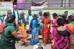 Cauvery Water Dispute: Tamil Nadu Farmers Protest In Front Of Karnataka Bank In Trichy Cauvery Water Dispute: Tamil Nadu Farmers Protest In Front Of Karnataka Bank In Trichy