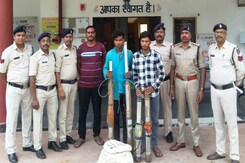 सबमर्सिबल पंप चोरी के आरोप में बीजेपी नेता समेत 3 गिरफ्तार सबमर्सिबल पंप चोरी के आरोप में बीजेपी नेता समेत 3 गिरफ्तार