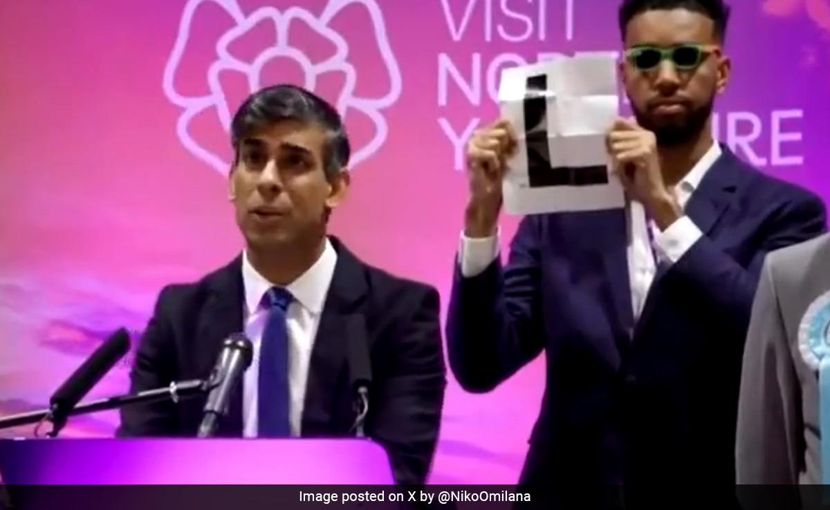 Rishi Sunak Lost Big. YouTuber Mocked Him With A Giant "L" Sign Behind Him