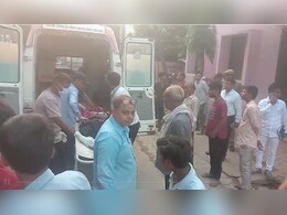 उत्तर प्रदेशात बस-ट्रकमध्ये भीषण अपघात, 18 प्रवाशांचा मृत्यू उत्तर प्रदेशात बस-ट्रकमध्ये भीषण अपघात, 18 प्रवाशांचा मृत्यू