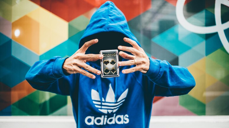 अमेज़ॅन पर Adidas के मेंस आउटफिट और शूज पर 64% तक की अमेजिंग छूट पाएं