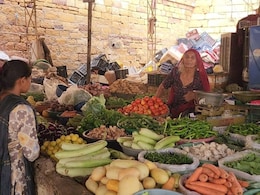 Vegetables Price: बारिश से फसल चौपट, बढ़े सब्जियों के दाम; टमाटर 100 के पार Vegetables Price: बारिश से फसल चौपट, बढ़े सब्जियों के दाम; टमाटर 100 के पार