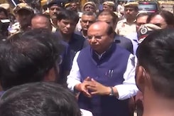 Delhi Coaching Accident: दिल्ली कोचिंग हादसे के बाद छात्रों से मिले Lt Governor Vinay Saxena Delhi Coaching Accident: दिल्ली कोचिंग हादसे के बाद छात्रों से मिले Lt Governor Vinay Saxena