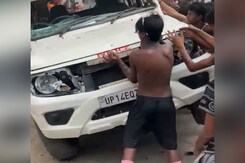 SUV With 'Police' Written On It Vandalised By 'Kanwariyas' In UP: Cops SUV With 'Police' Written On It Vandalised By 'Kanwariyas' In UP: Cops