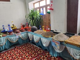 राजस्थान में एक शादी ऐसी भी... बारातियों के साथ पशु-पक्षियों के खाने की लगी स्टॉल; देखकर मेहमान भी हैरान राजस्थान में एक शादी ऐसी भी... बारातियों के साथ पशु-पक्षियों के खाने की लगी स्टॉल; देखकर मेहमान भी हैरान