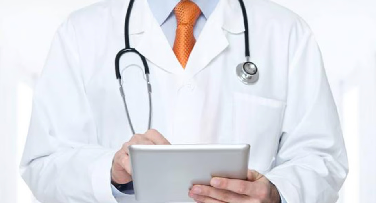 नशेड़ी डॉक्टर का इलाज से इनकार, लापरवाही से गई मासूम की जान