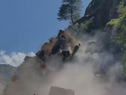 VIDEO में देखिए कैसे पूरा पहाड़ आ गिरा ब्रदीनाथ हाइवे पर, बाल-बाल बचे लोग