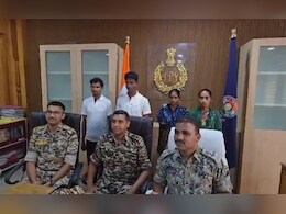 Naxal Surrender: सुकमा में दो महिला समेत चार हार्डकोर नक्सलियों ने किया सरेंडर, चारों के सिर पर कुल 20 लाख रुपये का था इनाम