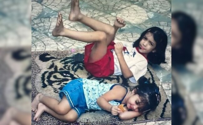 Ananya Panday In A Throwback Gold With Cousin And New Mom Alanna Panday Ananya Panday In A Throwback Gold With Cousin And New Mom Alanna Panday