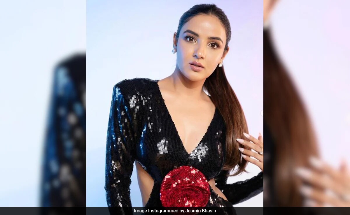 Jasmin Bhasin Reveals Her Corneas Were Damaged After She Wore Lenses: "Can't See"