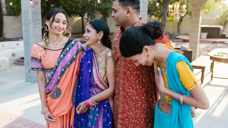 इस फेस्टिव सीजन में पार्टी की शान बनना नहीं होगा आपके लिए महंगा, अमेजॉन दे रहा साड़ी पर 20% डिस्‍काउंट