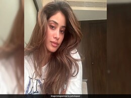 Janhvi Kapoor On Being Hospitalised: "Wasn't In Any Condition To Speak, Walk Or Even Eat" Janhvi Kapoor On Being Hospitalised: "Wasn't In Any Condition To Speak, Walk Or Even Eat"