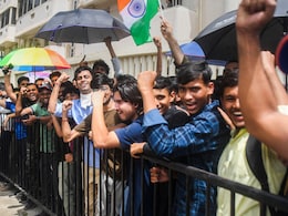 भारत की टी20 विश्वकप विजेता टीम के स्वागत को उमड़ी मुंबई, मरीन ड्राइव पर लगा लंबा जाम; इन रास्तों से बचें   भारत की टी20 विश्वकप विजेता टीम के स्वागत को उमड़ी मुंबई, मरीन ड्राइव पर लगा लंबा जाम; इन रास्तों से बचें