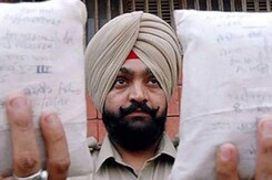 Drugs Racket In Punjab: Drugs के मकड़जाल के ख़ात्मे के लिए Police का ऑपरेशन, जगह-जगह छापेमारी Drugs Racket In Punjab: Drugs के मकड़जाल के ख़ात्मे के लिए Police का ऑपरेशन, जगह-जगह छापेमारी