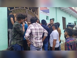 फ्री इलाज... हर महीने 10 हजार रुपये का लालच, भरतपुर में धर्म परिवर्तन के आरोप पर हुआ हंगामा फ्री इलाज... हर महीने 10 हजार रुपये का लालच, भरतपुर में धर्म परिवर्तन के आरोप पर हुआ हंगामा