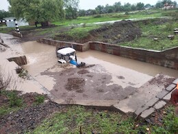 Railway: अशोकनगर में तेज बारिश से कई जगह हुआ जलभराव, रेलवे के अंडरपास में डूबा ट्रैक्टर! Railway: अशोकनगर में तेज बारिश से कई जगह हुआ जलभराव, रेलवे के अंडरपास में डूबा ट्रैक्टर!
