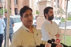 दलित शिक्षक की हत्या पर विधानसभा में हंगामा, विपक्ष ने किया वॉकआउट दलित शिक्षक की हत्या पर विधानसभा में हंगामा, विपक्ष ने किया वॉकआउट