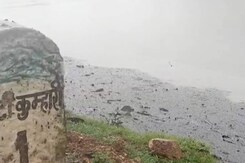 वैनगंगा नदी में उफान, घर और खेत डूबने से किसान परेशान