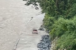 Video Of SUV Driven On Submerged Road In Bengal Viral Video Of SUV Driven On Submerged Road In Bengal Viral
