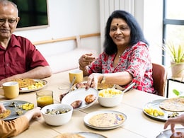 Anti-Pollution Diet: पॉल्यूशन से बचना है तो डाइट में बढ़ा लें डायटीशियन के बताए इन तीन विटामिन्स की खुराक | Top foods to fight air pollution Anti-Pollution Diet: पॉल्यूशन से बचना है तो डाइट में बढ़ा लें डायटीशियन के बताए इन तीन विटामिन्स की खुराक | Top foods to fight air pollution