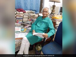 ग्रुप फोटो में दिख रही उदास लड़की से हुआ प्यार, ढूंढा पता बिना खत बिना तार, सुनो चारुशीला लिखने वाले इस कवि की प्रेम में ‘विजय’ पाने की है अजब कहानी