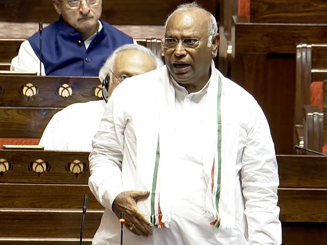 Rajya Sabha में RSS पर Mallikarjun Kharge की टिप्पणी पर सभापति Jagdeep Dhankhar जताया एतराज़