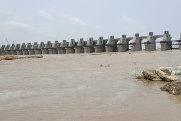 लबालब हुआ ईसरदा बांध लबालब हुआ ईसरदा बांध