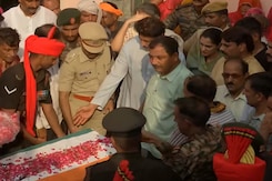Emotional Father Bids Goodbye As Sepoy Ajay Singh’s Mortal Remains Brought Home Emotional Father Bids Goodbye As Sepoy Ajay Singh’s Mortal Remains Brought Home