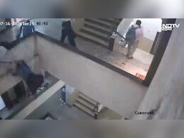 दोस्तों संग मजाक-मजाक में गई महिला की जान, तीसरी मंजिल से गिरी, CCTV में कैद हुई घटना