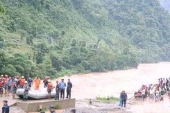 Nepal Landslide: हादसे में 7 भारतीय नागरिकों की मौत, Rescue Operation लगातार जारी Nepal Landslide: हादसे में 7 भारतीय नागरिकों की मौत, Rescue Operation लगातार जारी