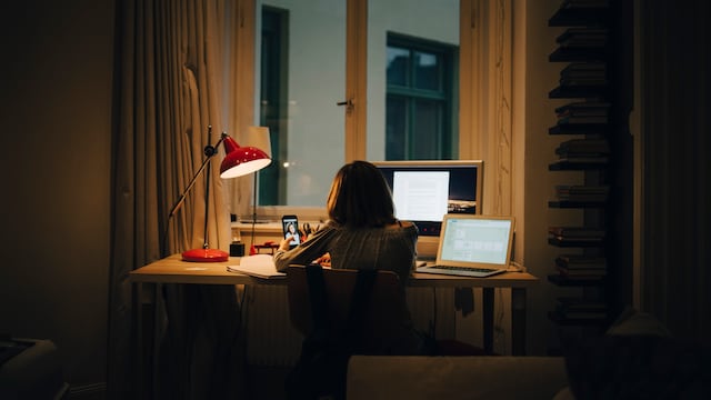 30 Day Fitness Challenge: Tips To Ensure Good Posture While Working On Desk