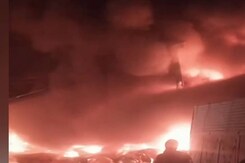 Gwalior: गद्दा फैक्ट्री में लगी भीषण आग, करोड़ो का नुकसान!