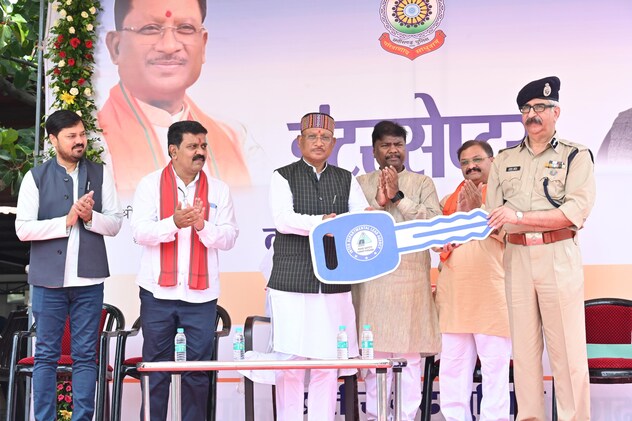 CM Vishnu deo Sai flagged off 15 interceptor vehicles CM Vishnu deo Sai flagged off 15 interceptor vehicles