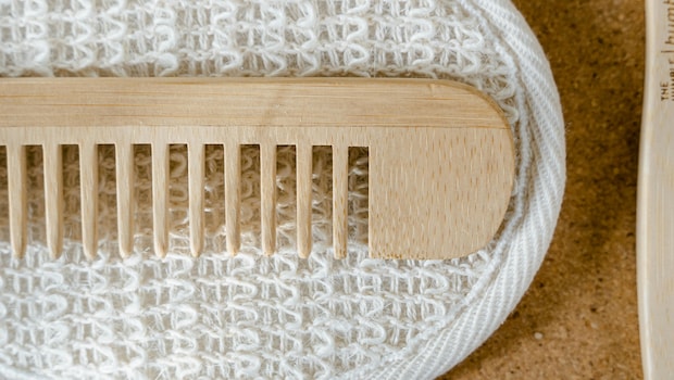 From Neem Comb To Silicon Brush: A Guide To Types Of Combs