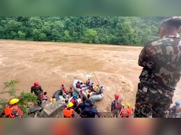 नेपाल में भूस्खलन की चपेट में आई दो बसें नदी में बह गईं, 7 भारतीयों की मौत, 60 से ज्यादा लापता नेपाल में भूस्खलन की चपेट में आई दो बसें नदी में बह गईं, 7 भारतीयों की मौत, 60 से ज्यादा लापता