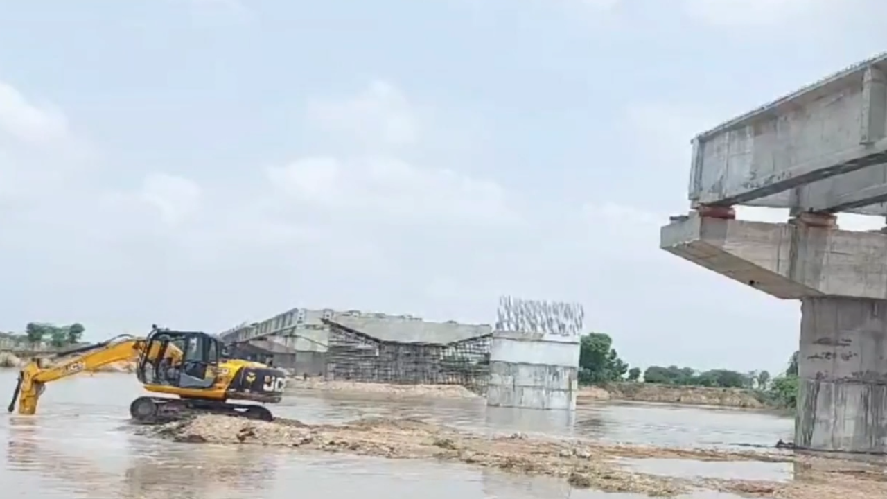 Tonk News: बनास नदी में बढ़ा जलस्तर, पर अभी भी पुल की रफ़्तार धीमी, सुनिए लोगों की आपबीती