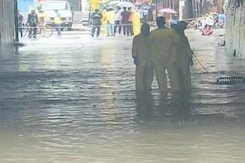 Mumbai Rains: भारी बारिश के बाद जलजमाव, ऑरेंज अलर्ट जारी, BMC की तैयारियों पर सवाल Mumbai Rains: भारी बारिश के बाद जलजमाव, ऑरेंज अलर्ट जारी, BMC की तैयारियों पर सवाल