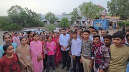 लोकसभा चुनाव हारने के बाद जनता का दिल जीत रहे रविंद्र भाटी, पहली बार किसी विधायक ने किया ये काम