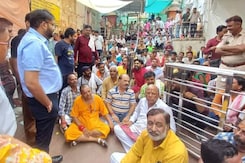 पुरोहितों ने पुष्कर के Brambha Mandir में प्रवेश पर लगाई रोक, वजह आई सामने पुरोहितों ने पुष्कर के Brambha Mandir में प्रवेश पर लगाई रोक, वजह आई सामने