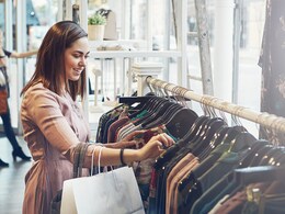 Shopping न करो तो होने लगती है Anxiety, कहीं आप शॉपिंग एडिक्शन का शिकार तो नहीं? जानिए ओनिओमेनिया के लक्षण, कारण