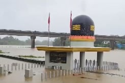 Gujarat Rains: Heavy Rainfall Causes Flooding And Road Closures In Navsari Gujarat Rains: Heavy Rainfall Causes Flooding And Road Closures In Navsari