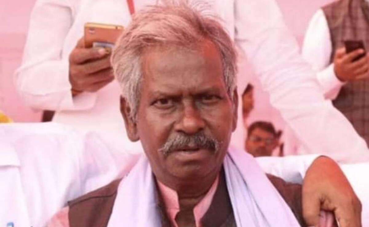 मुकेश सहनी के पिता जीतन सहनी की अपराधियों ने हत्या कर दी (फाइल फोटो) मुकेश सहनी के पिता जीतन सहनी की अपराधियों ने हत्या कर दी (फाइल फोटो)