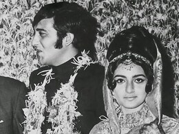 विनोद खन्ना की 53 साल पुरानी वेडिंग फोटो वायरल, पहली शादी में जब सुनील दत्त और धर्मेंद्र ने दी थी यूं बधाई विनोद खन्ना की 53 साल पुरानी वेडिंग फोटो वायरल, पहली शादी में जब सुनील दत्त और धर्मेंद्र ने दी थी यूं बधाई