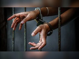 आतंकियों की मदद करने पर J&K सरकार ने 2 कांस्टेबल समेत 4 लोगों को किया गिरफ्तार