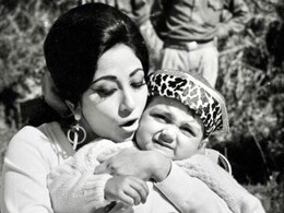 15 मिनट के रोल के लिए चार्ज किए 4 करोड़ रुपये, हीरो से ज्यादा हैं इस विलेन के चर्चे, माला सिन्हा की गोद में बैठे इस क्यूट से बच्चे को पहचाना ? 15 मिनट के रोल के लिए चार्ज किए 4 करोड़ रुपये, हीरो से ज्यादा हैं इस विलेन के चर्चे, माला सिन्हा की गोद में बैठे इस क्यूट से बच्चे को पहचाना ?