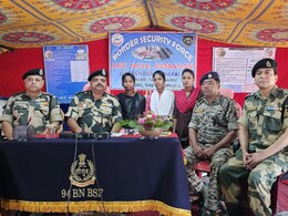 कांकेर: 5 लाख की इनामी डिप्टी कमांडर समेत तीन महिला नक्सलियों ने किया आत्मसमर्पण