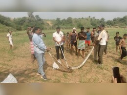 भरतपुर में मिला 15 फीट लंबा अजगर, ग्रामीणों में फैली दहशत, वन विभाग टीम ने किया रेस्क्यू